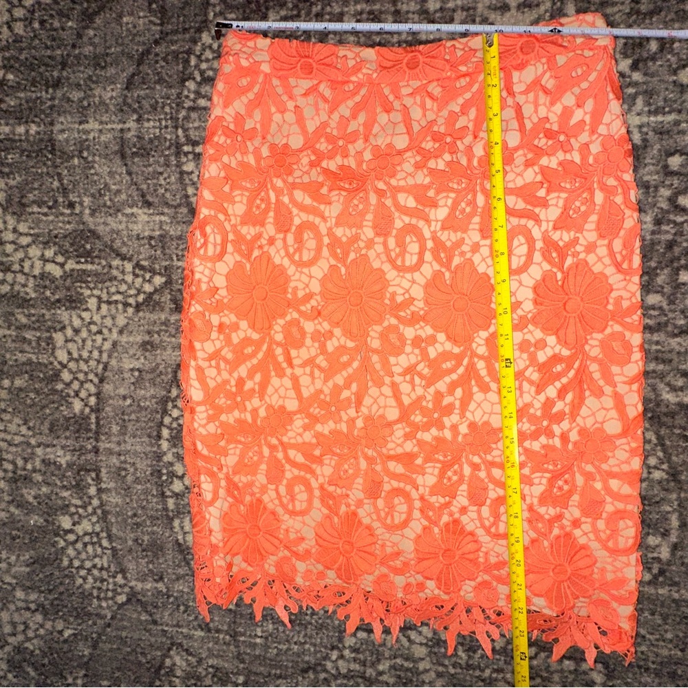 Alice + Olivia Women’s Size 6 Orange Crochet Lace Nude Knee Length Pencil Skirt - Picture 8 of 9